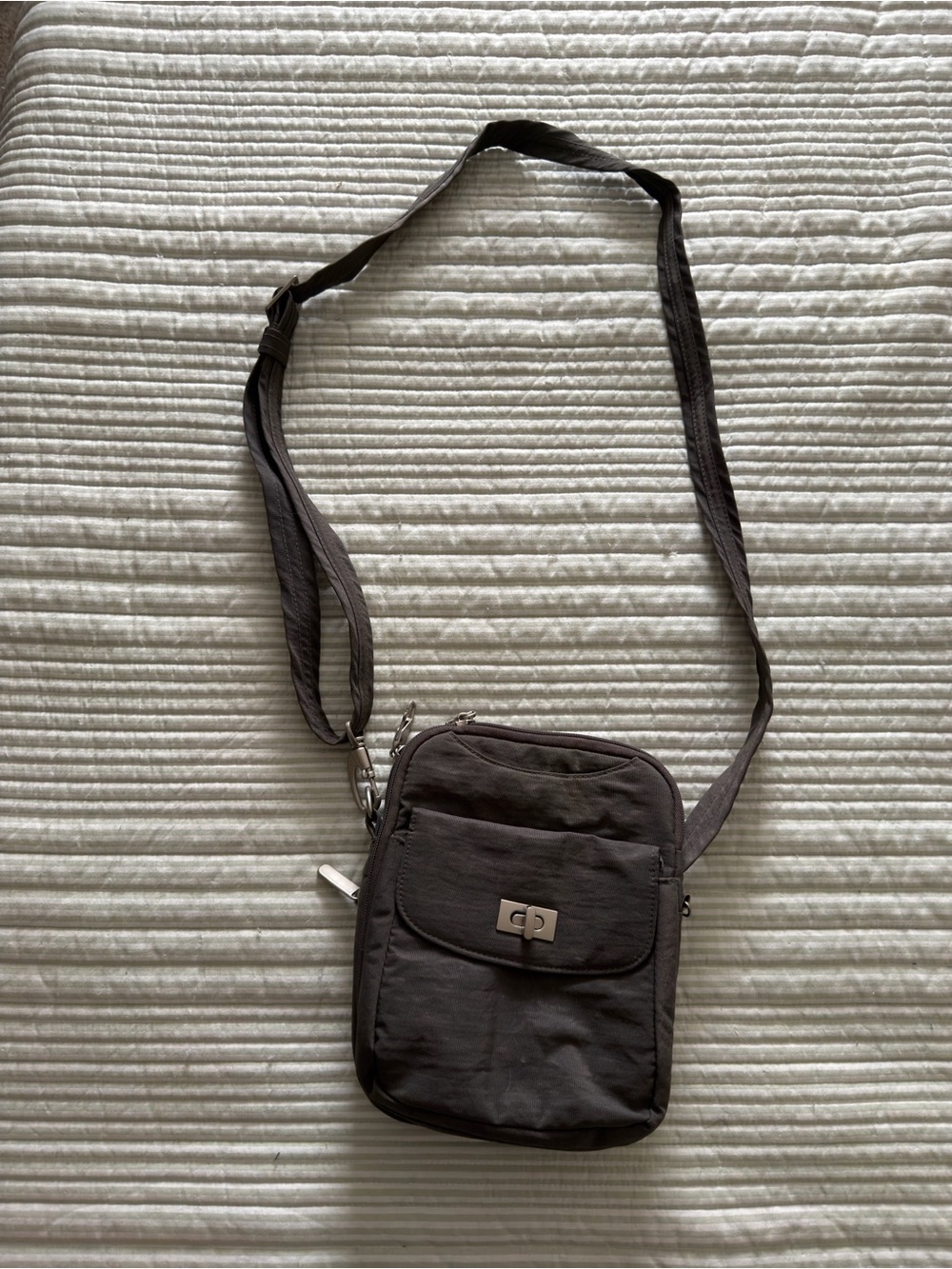 Crossbody travel purse